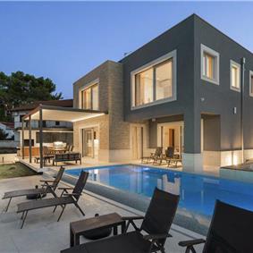 Beachfront Villa with Pool and Sea Views on Ciovo island near Trogir, Sleeps 8